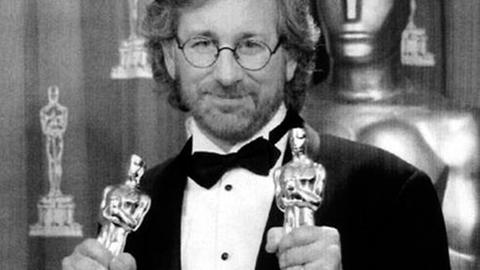 Regisseur Steven Spielbergs Film "Schindlers Liste" erhält sieben Oscars