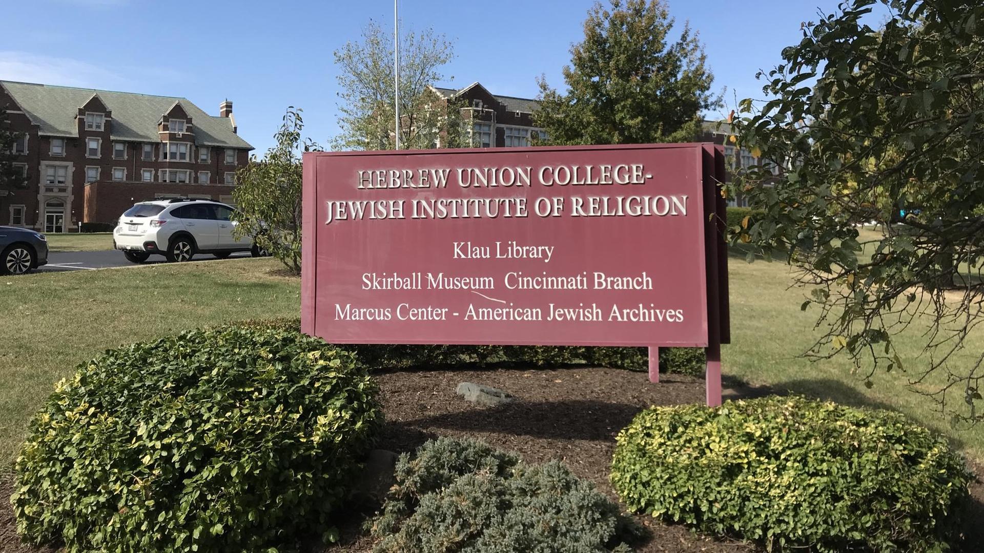 Ein Schild auf dem Campus des Hebrew Union Colleges in Cincinnati