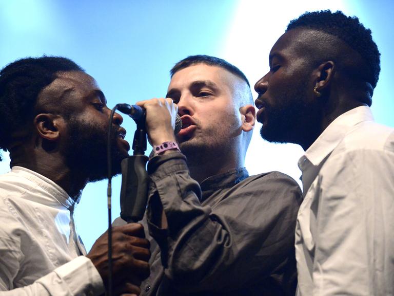 Die Band Young Fathers bei einem Live-Konzert auf dem Melt!-Festival 2015 in Gräfenhainchen