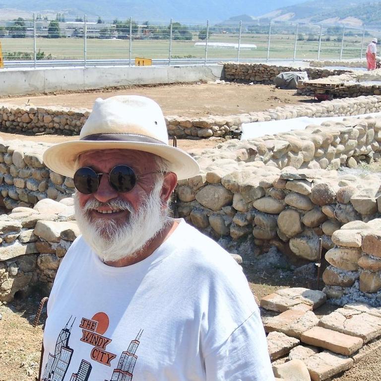 Archäologe Ilija Kulow auf der archäologischen Baustelle bei Blagoevgrad