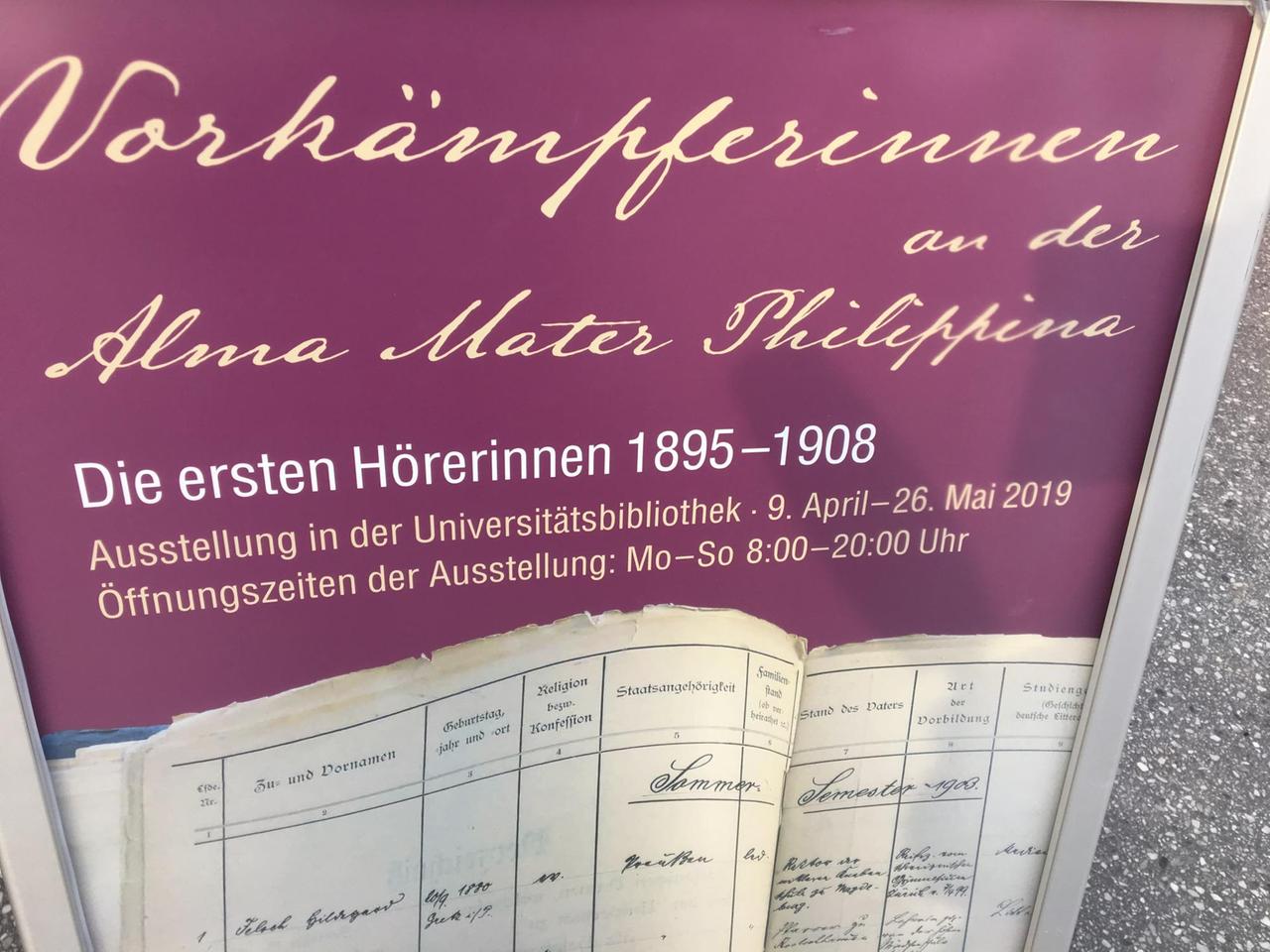 Plakat der Ausstellung "Vorkämpferinnen an der Alma Mater Philippina" an der Universiät Marburg