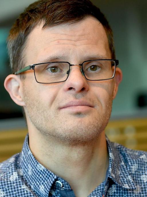 Sebastian Urbanski, Schauspieler mit Down-Syndrom. Foto: Britta Pedersen/dpa-Zentralbild/dpa