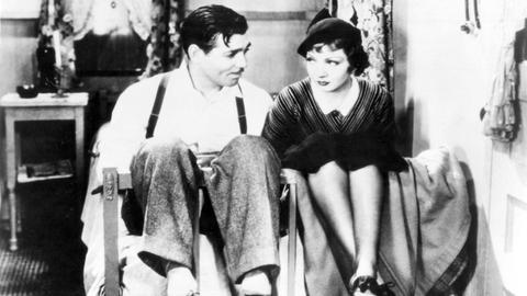 Mit der Screwball-Komödie "Es geschah in einer Nacht" wurde Claudette Colbert, hier mit Spielpartner Clark Cable, zum Hollywood-Superstar (Standbild)