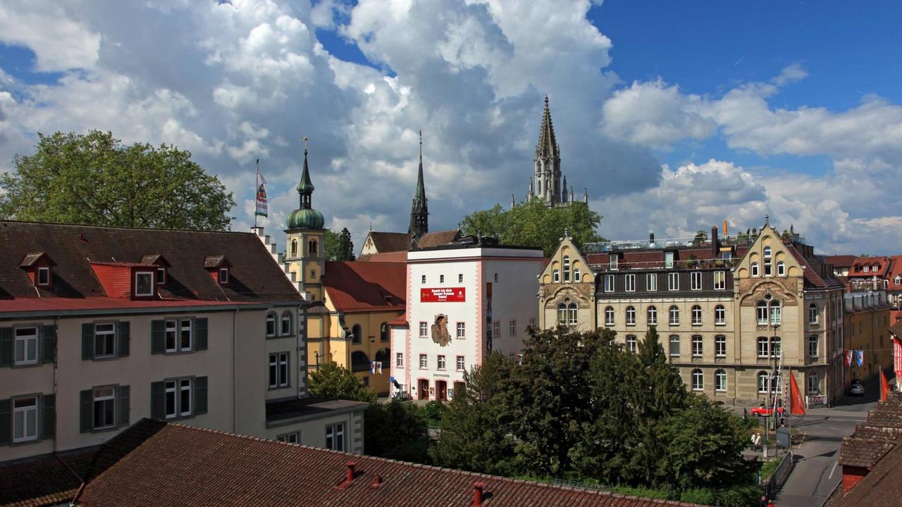 Das Bild zeigt die Altstadt von Konstanz, mit dem Theater und dem Münster. Das Bild zeigt die Altstadt von Konstanz, mit dem Theater und dem Münster.