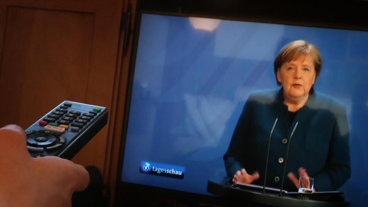 Bundeskanzlerin Merkel bei einem Statement in der Tagesschau zum Coronavirus