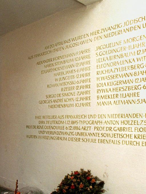 Im Schulgebäude Bullenhuser Damm wurden im April 1945 zwanzig Kinder zusammen mit ihren Pflegern ermordet. 