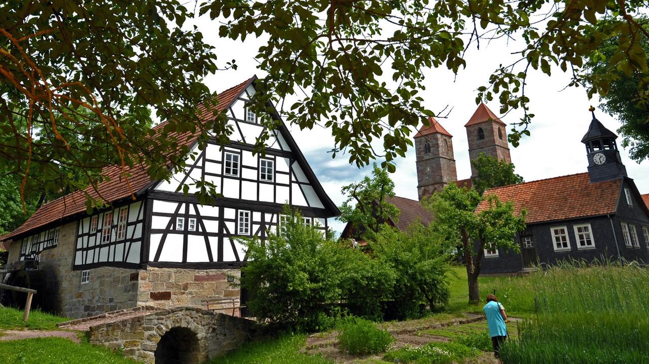 Im Hennebergischen Museum Kloster Veßra besichtigen Besucher die denkmalgeschützte Anlage.