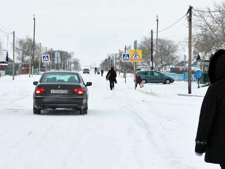 In den 90er Jahren zogen viele Menschen aus Aleksandrowka weg, die meisten gingen nach Deutschland. Heute ist das Dorf wieder belebt