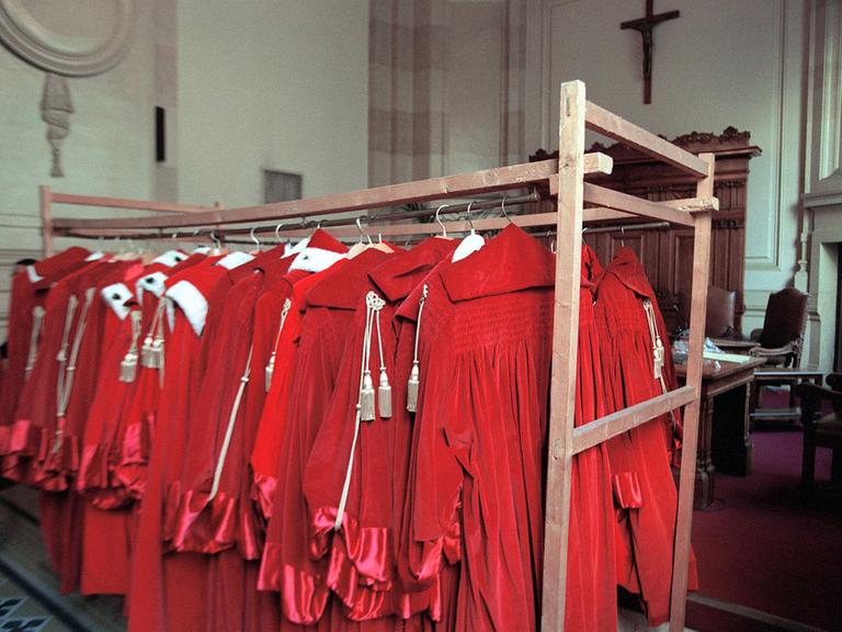 Die Roben würdig, die Ausstattung dürftig - die italienische Justiz kämpft.