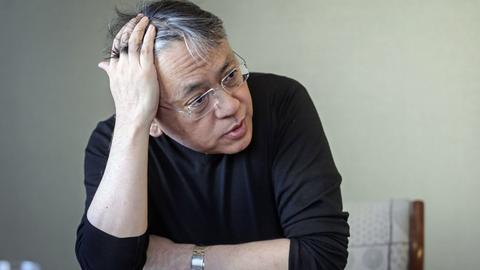 Der britisch-japanische Schriftsteller Kazuo Ishiguro, aufgenommen am 17.3.2015 bei einem Interview in Toronto, Kanada.