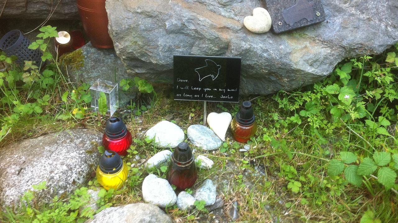 Für manche endet der Sprung tödlich: Gedenkstein für verunglückten Basejumper im Lauterbrunnental