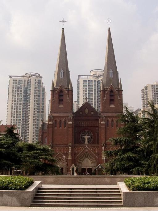 Ein Blick auf die Xujiahui-Kathedrale in Shanghai