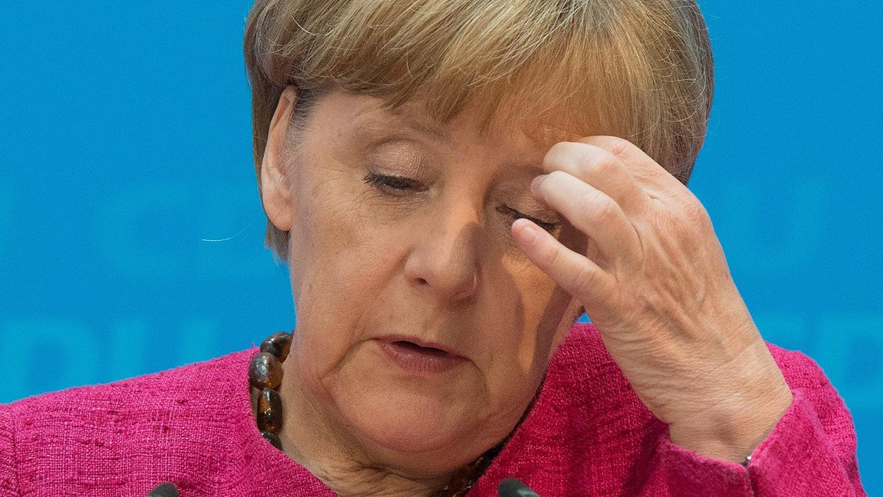 Bundeskanzlerin Angela Merkel (CDU) spricht am 01.09.2014 in Berlin bei einer Pressekonferenz. Bundeskanzlerin Angela Merkel (CDU) spricht am 01.09.2014 in Berlin bei einer Pressekonferenz.