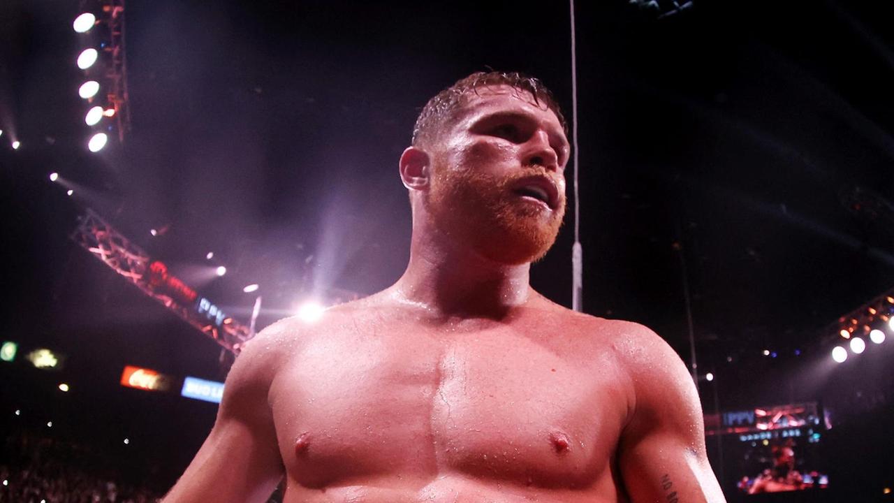 Saul Canelo Alvarez feiert seinen Sieg gegen Caleb Plant in Las Vegas. Er ist damit unumstrittener Weltmeister im Supermittelgewicht. Saul Canelo Alvarez feiert seinen Sieg gegen Caleb Plant in Las Vegas. Er ist damit unumstrittener Weltmeister im Supermittelgewicht.