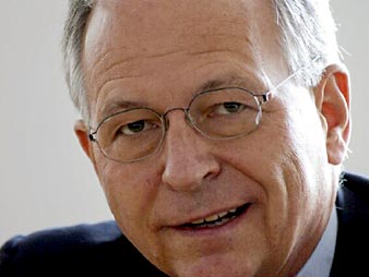 Wolfgang Ischinger, Leiter der Münchener Sicherheitskonferenz und Allianz-Mitarbeiter