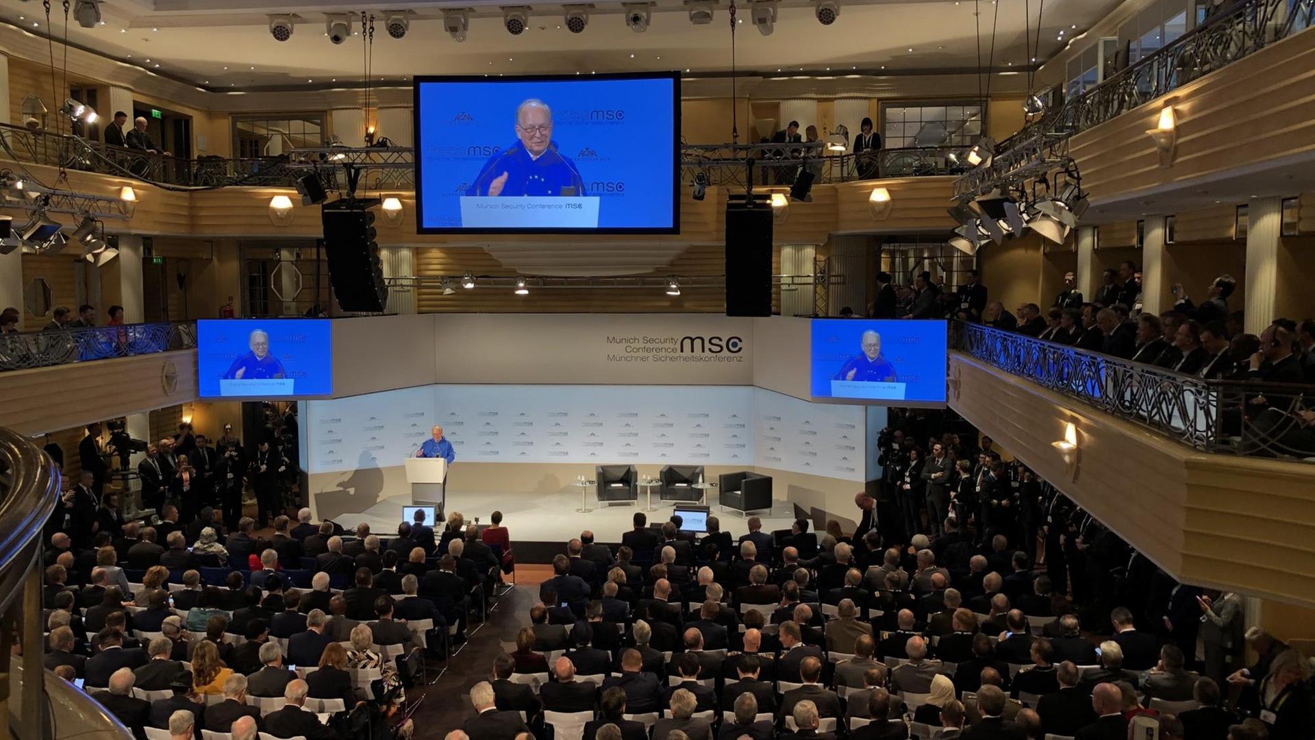 Wolfgang Ischinger auf der 19. Münchner Sicherheitskonferenz am 15.2.2019 - mit "Europa-Pulli"