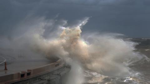 Die Geschehnisse wachsen M über den Kopf - es entwickelt sich ein Drama. Heftiger Sturm in Montevideo, Uruguay (2011).