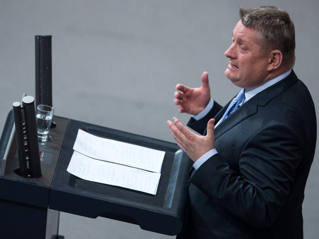 Bundesgesundheitsminister Hermann Gröhe bei seiner Rede im Bundestag.