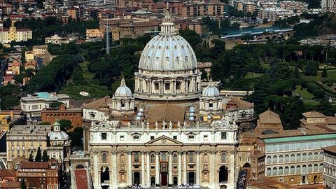 Blick auf den Petersdom im Rom.