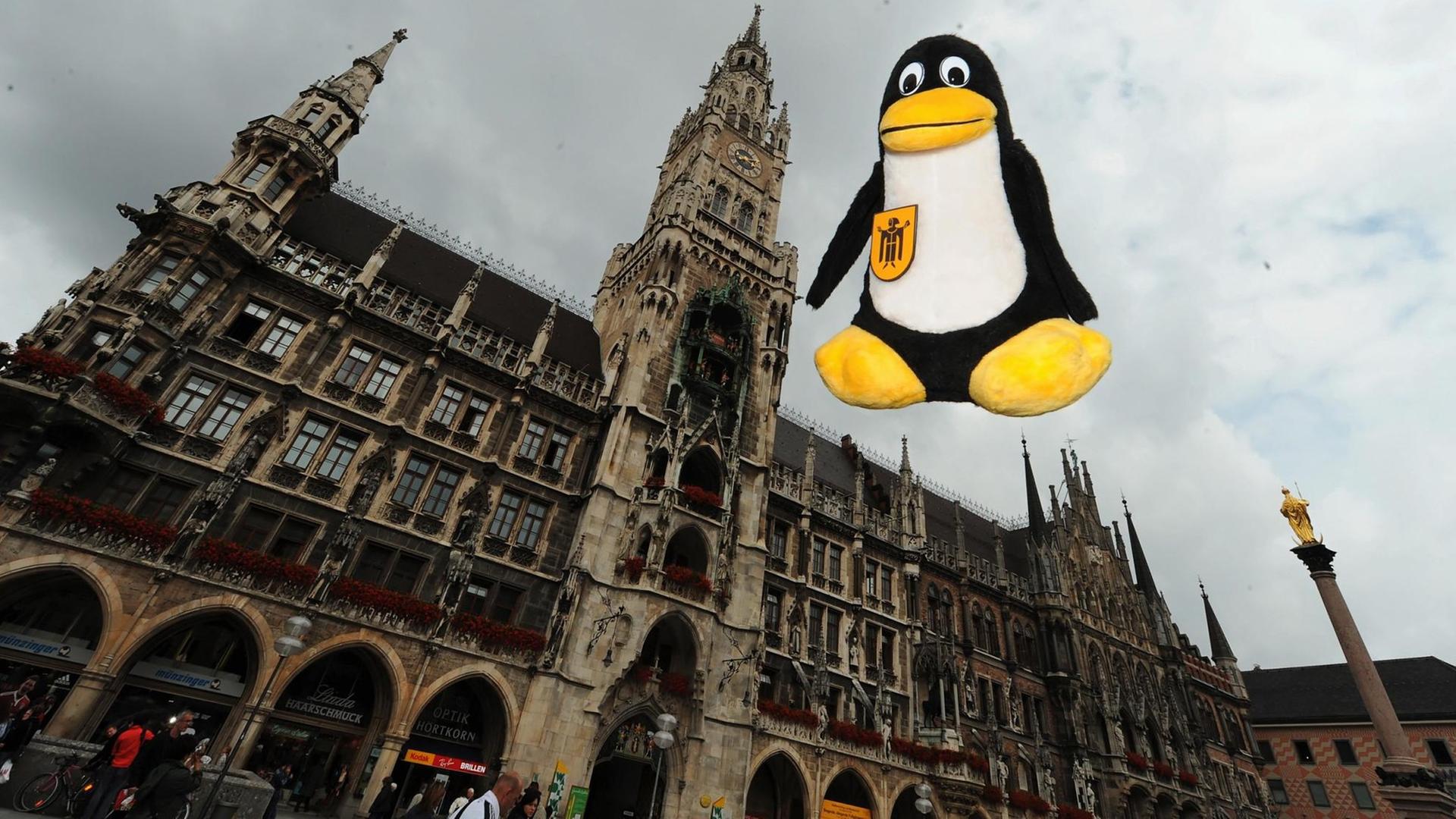 "Limux", das Stoff-Maskottchen des Betriebssystemherstellers Linux, fliegt am Montag (22.06.2009) vor dem Rathaus der bayerischen Landeshauptstadt München (Oberbayern).