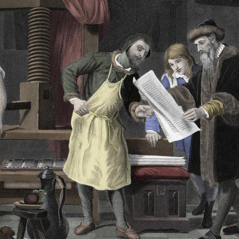 Ein altes Bild zeigt Johannes Gutenberg mit Johann Fust vor der ersten Druckerpresse (imago stock&people / Costa Leemage)