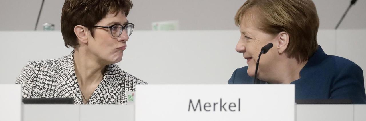 Die scheidende CDU-Vorsitzende Merkel und Generalsekretärin Kramp-Karrenbauer