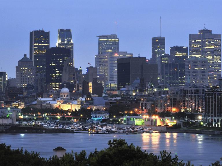 Quebec - Skyline der Innenstadt am Wasser