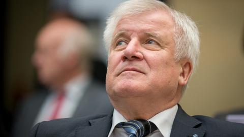 Bayerns Ministerpräsident Horst Seehofer (CSU) nimmt am 25.09.2015 in Berlin an der Sitzung des Bundesrates teil.