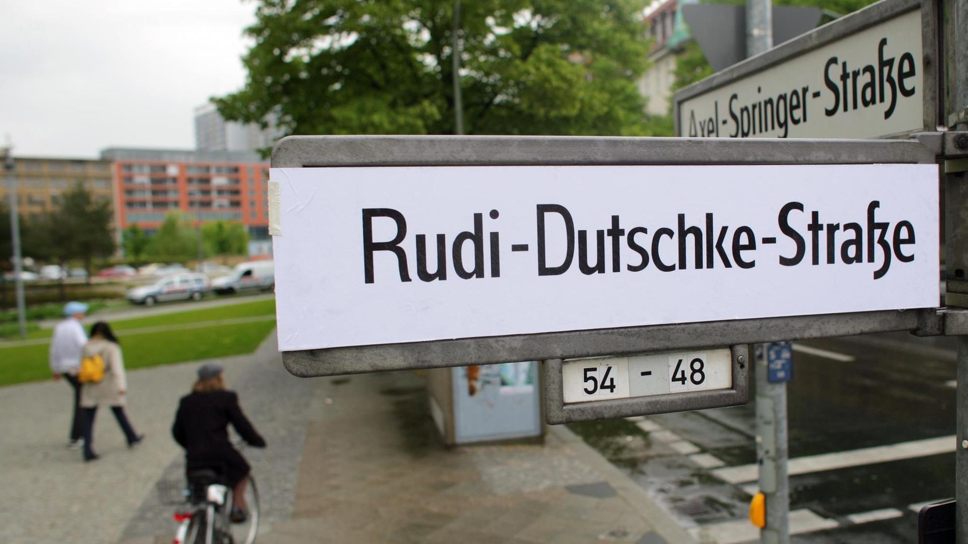 Das Rudi-Dutschke-Straßenschild, aufgenommen am Donnerstag (10.05.2007) in Berlin.