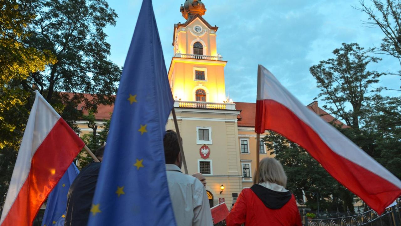 Demo vor dem Gericht in Rzeszow: In ganz Polen gibt es seit 2015 immer wieder Proteste gegen die umstrittene Justizreform der konservativen Regierung