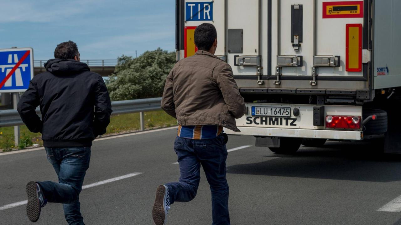 Täglich versuchen Hunderte Flüchtlinge, über die Grenze bei Calais zu gelangen.