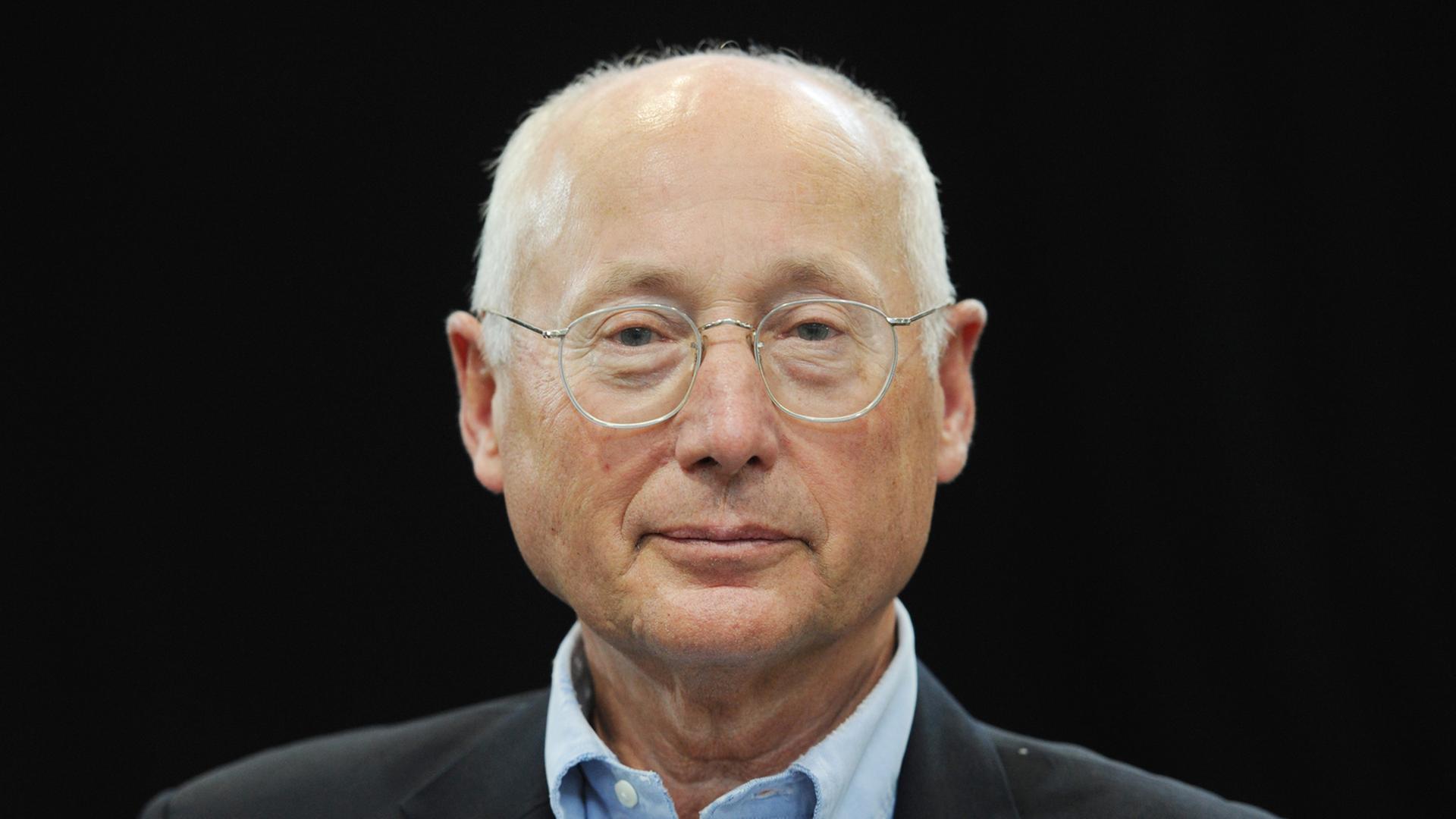 Porträt von Stefan Aust