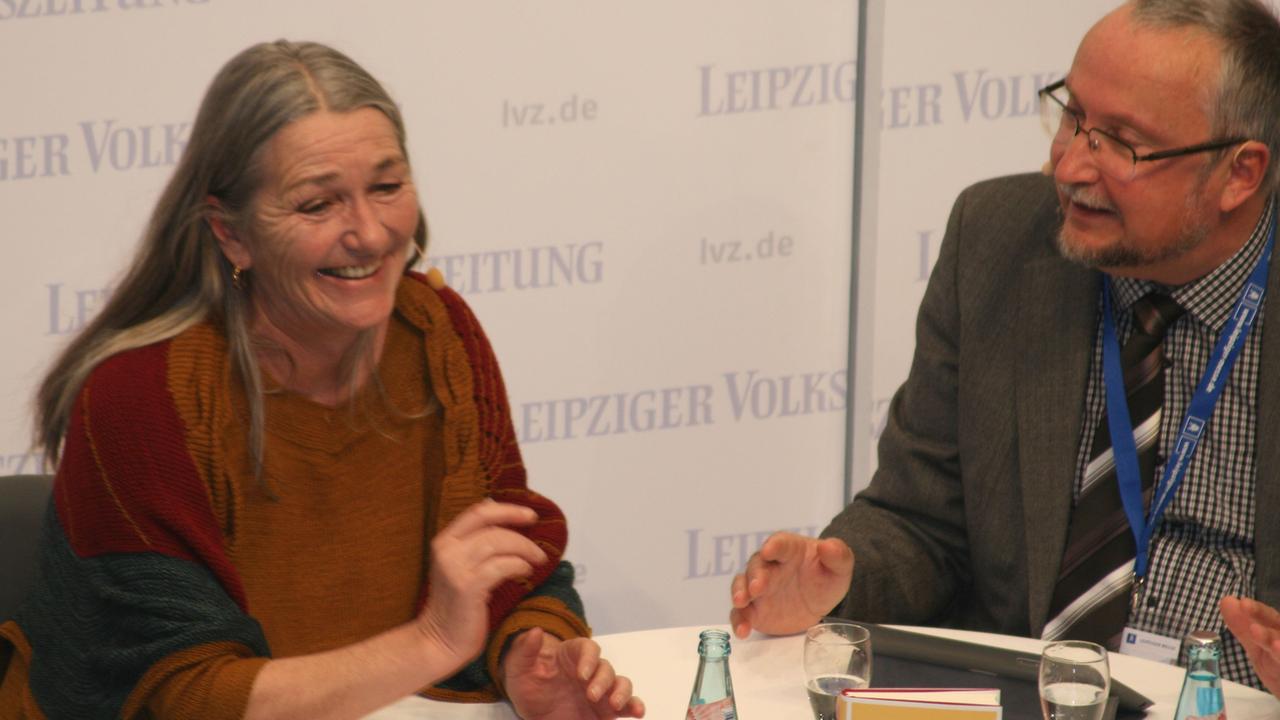 Die Autorin Birgit Vanderbeke auf dem Messestand der Leipziger Volkszeitung bei der Leipziger Buchmesse 2016