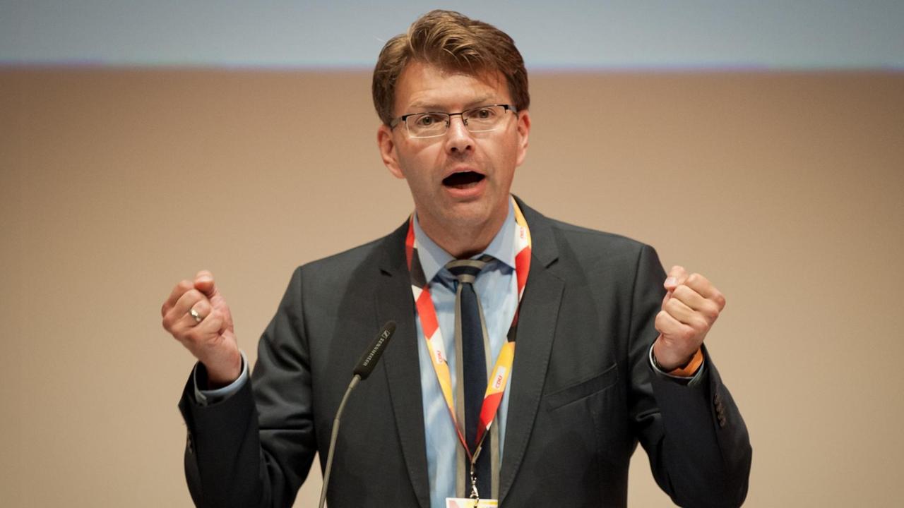 Der CDU-Europapolitiker Daniel Caspary bei einer Rede auf dem Landesparteitag in Baden-Württemberg.