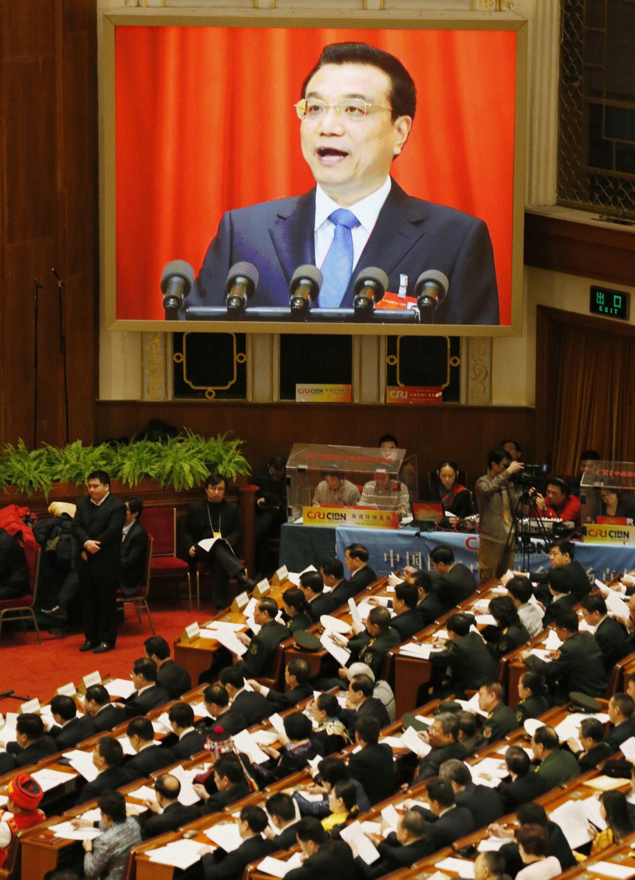 Chinas Premier Li Keqiang spricht vor dem Nationalen Volkskongress.