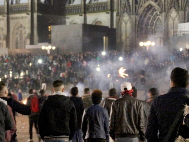 Chaos im Schatten des Doms - Silvester 2015 in Köln