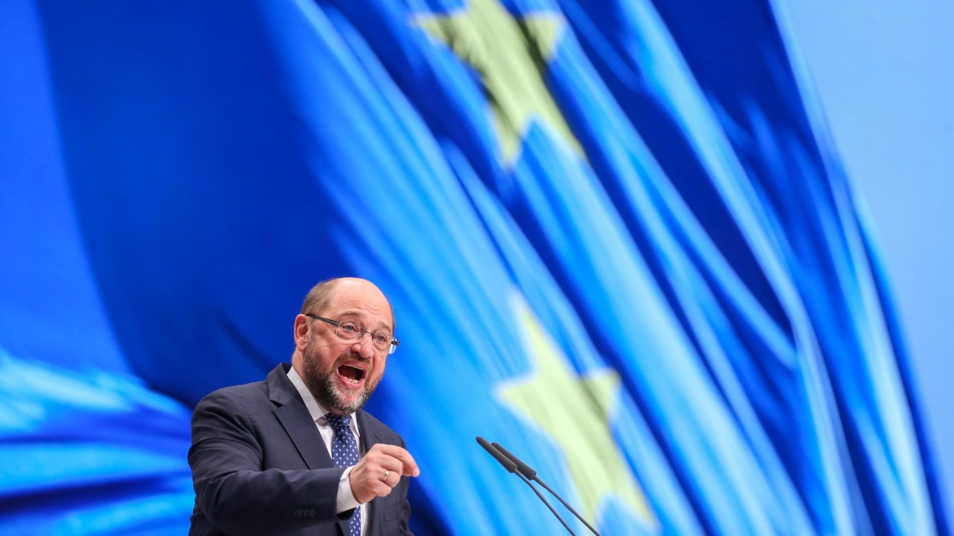EU-Parlamentspräsident Martin Schulz spricht beim Bundesparteitag der Sozialdemokratischen Partei Deutschlands in Berlin zu den Delegierten.