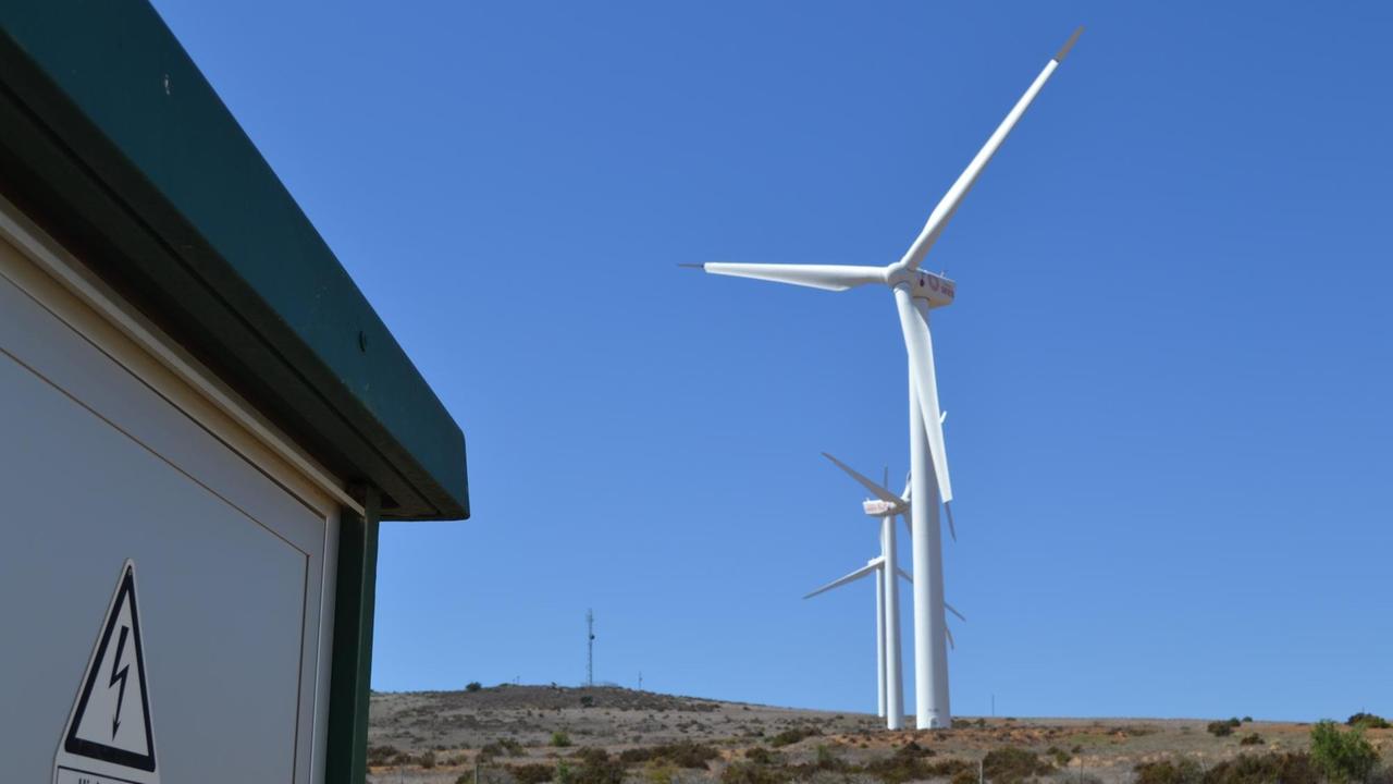 Windräder stehen auf der Darling Windfarm in Darling in der südafrikanischen Provinz Westcap, etwa 60 km von Kapstadt entfernt.