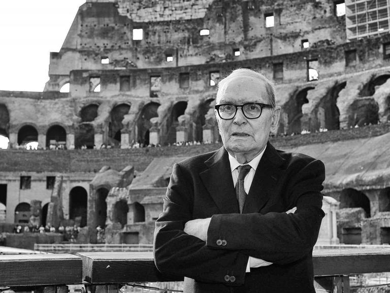 Der italienische Komponist Ennio Morricon im Kolloseum in Rom.
