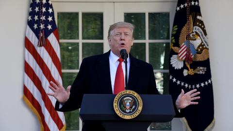 US-Präsident Donald Trump spricht im Rosengarten des Weißen Hause.