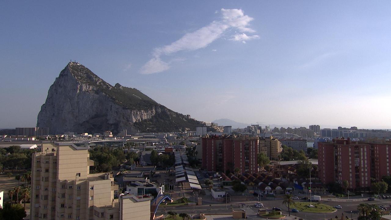 Gibraltar: Der 4,8 Kilometer lange und 425 Meter hohe Fels ist ein britisches Überseegebiet an der Südspitze der Iberischen Halbinsel.