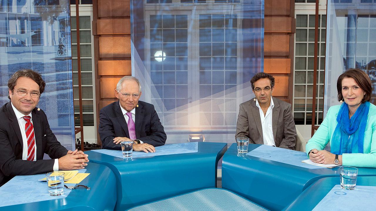 Stephan Detjen (Deutschlandfunk), Dr. Wolfgang Schäuble, Dr. Navid Kermani, Michaela Kolster (phoenix) (v.l.n.r.) Stephan Detjen (Deutschlandfunk), Dr. Wolfgang Schäuble, Dr. Navid Kermani, Michaela Kolster (phoenix) (v.l.n.r.)