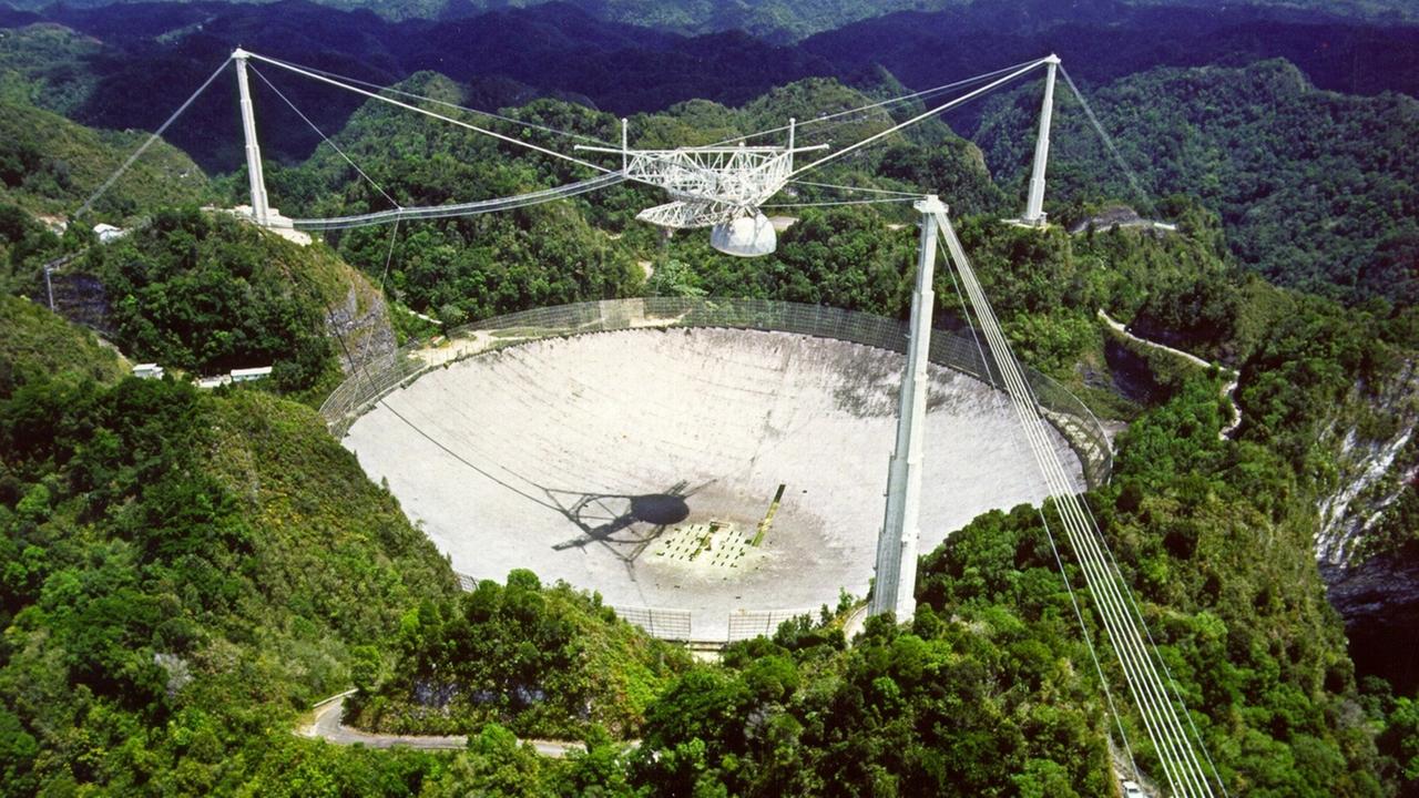 Die 300-Meter-Radio-Schüssel in Arecibo, Puerto Rico 