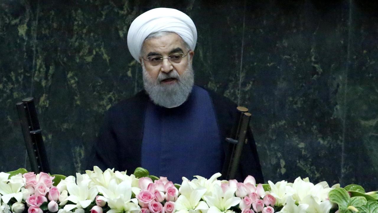 Irans Präsident Ruhani hält nach seiner Vereidigung eine Rede vor dem Parlament in Teheran