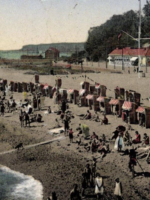 Ein Badestrand in einer Postkarte von 1932
