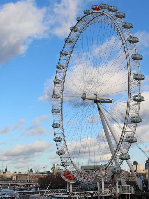 Das Riesenrad "London Eye" am Südufer der Themse ist das größte Europas.