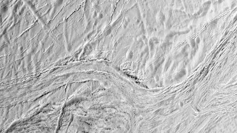 Oberfläche des Saturnmondes Enceladus am 21. Dezember 2015