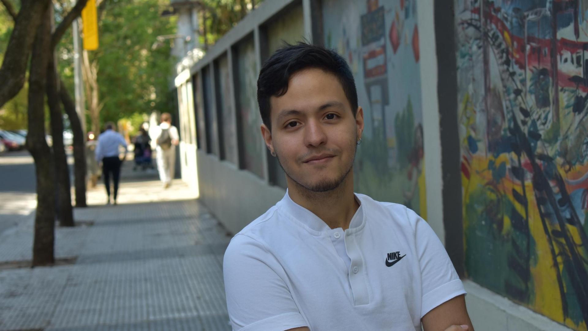 Alejandro, 20 Jahre alter Flüchtling aus Venezuela, in seiner neuen Heimat Buenos Aires. | Victoria Eglau / Deutschlandfunk