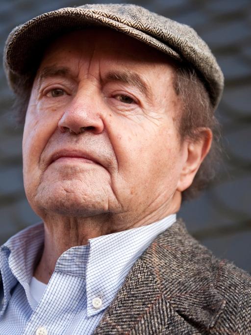 Der Maler, Cartoonist, Illustrator und Kinderbuchautor Hans Traxler, aufgenommen 2012. Der Maler, Cartoonist, Illustrator und Kinderbuchautor Hans Traxler, aufgenommen 2012.