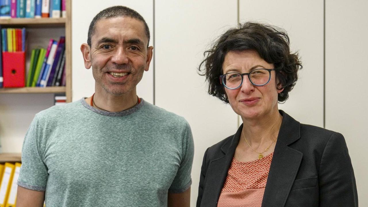 Professor Ugur Sahin und die Medizinerin Özlem Türeci. Das Forscherehepaar hat einen Coronaimpfstoff entwickelt.